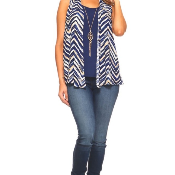 Zig Zag Sleeveless Top with Necklace - Picture 4 of 4